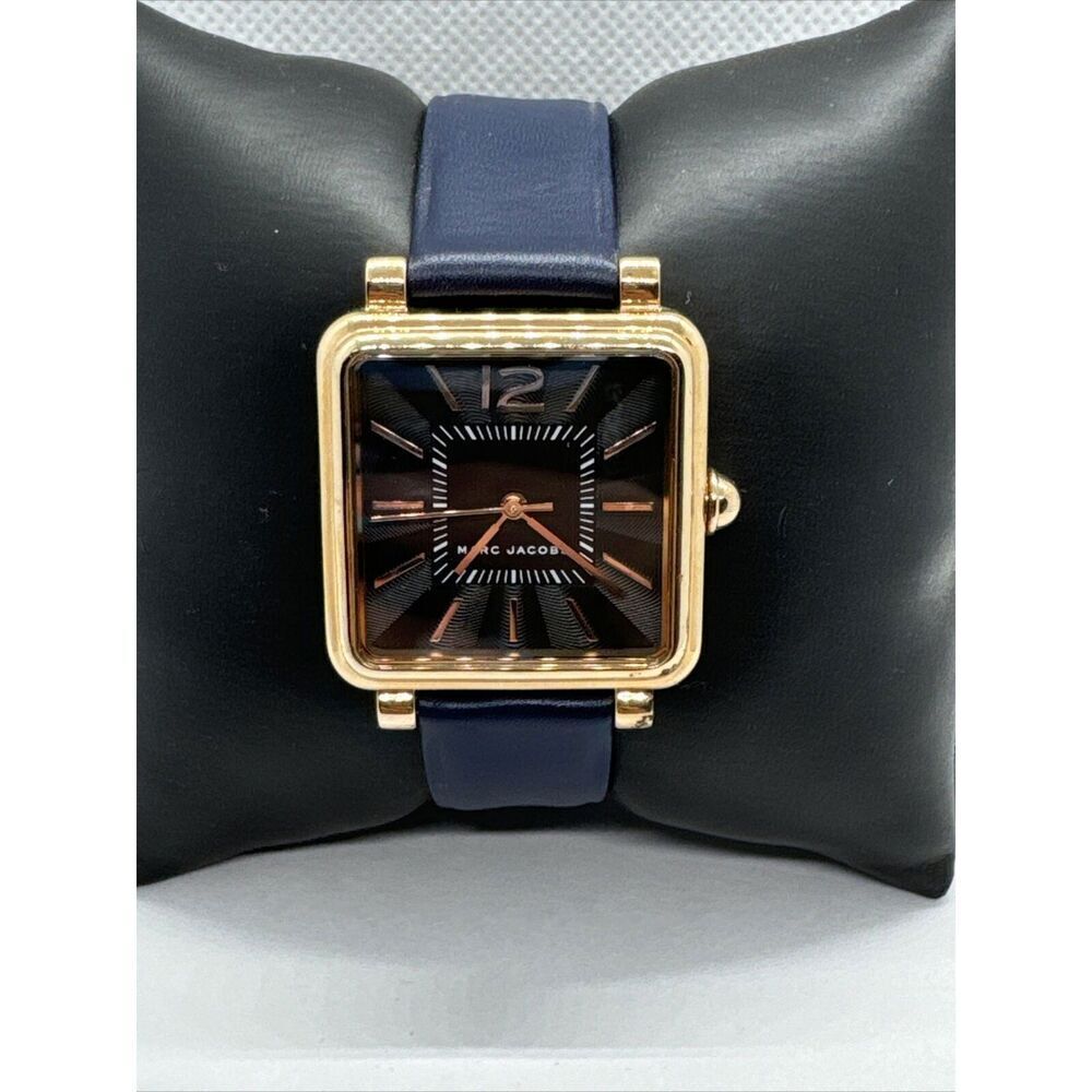Marc Jacobs Vic MJ1523 Women Blue Leather Analog Dial Quartz Wrist Watch JNA763